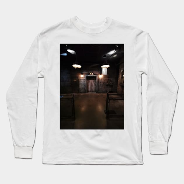 Tower of terror queue Long Sleeve T-Shirt by kiwimick